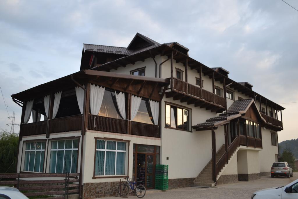 Pensiunea Meridian Corbeni Bagian luar foto
